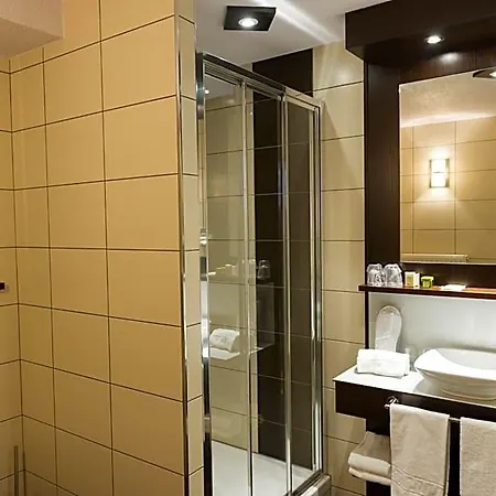 Logis - Restaurant Отель 3*
